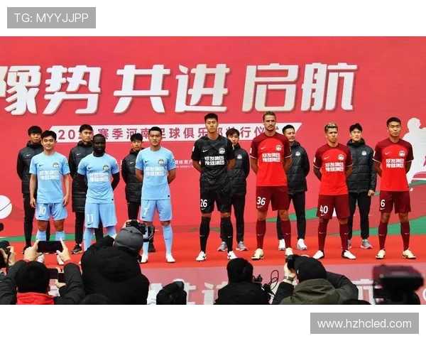 中国足球联赛迎来新赛季豪华阵容 多支球队引进外援力争冠军