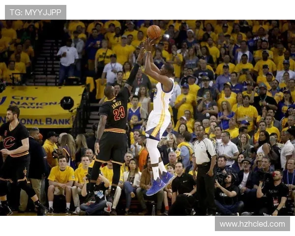 公牛队最新动态：全新阵容调整助力季后赛冲击球员表现引关注